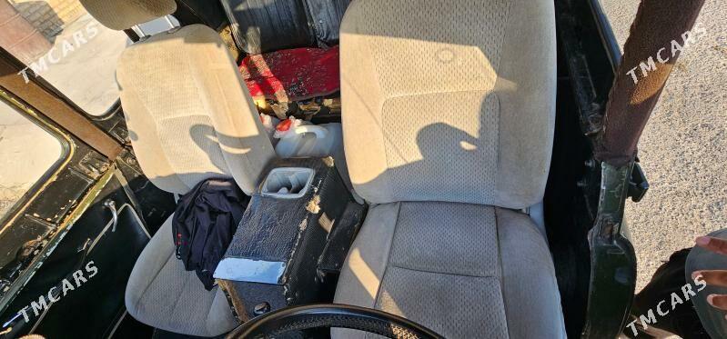 UAZ 469 2001 - 50 000 TMT - Серахс - img 7