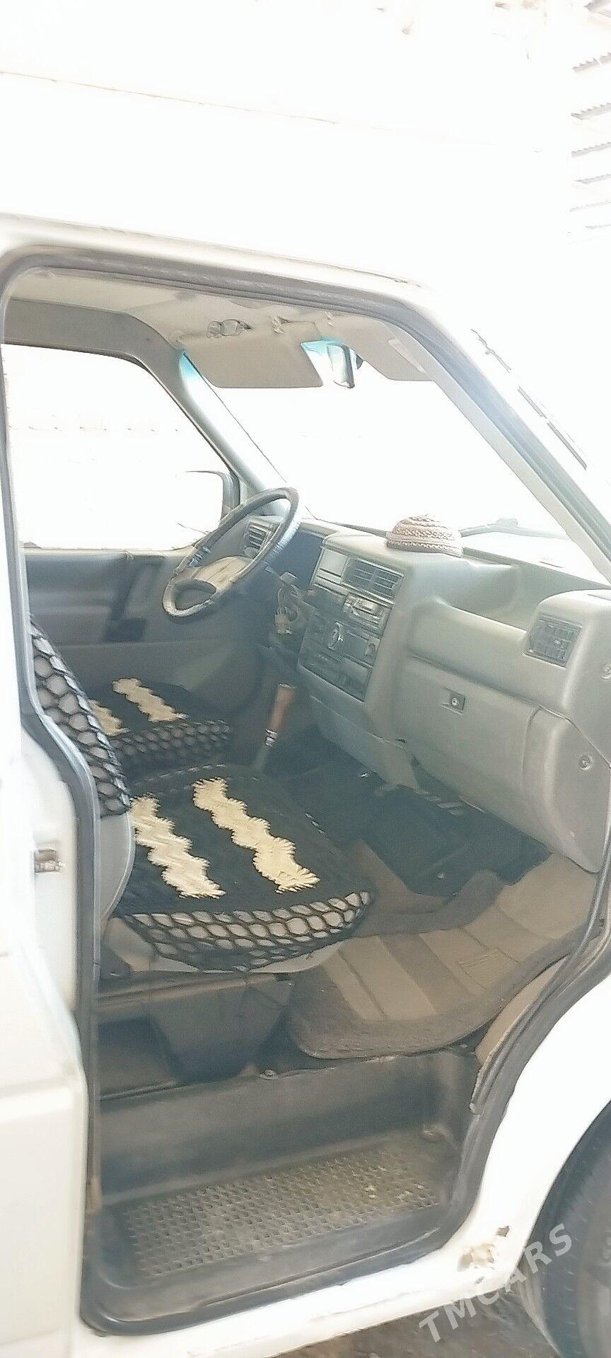 Volkswagen Transporter 1995 - 55 000 TMT - Мургап - img 7