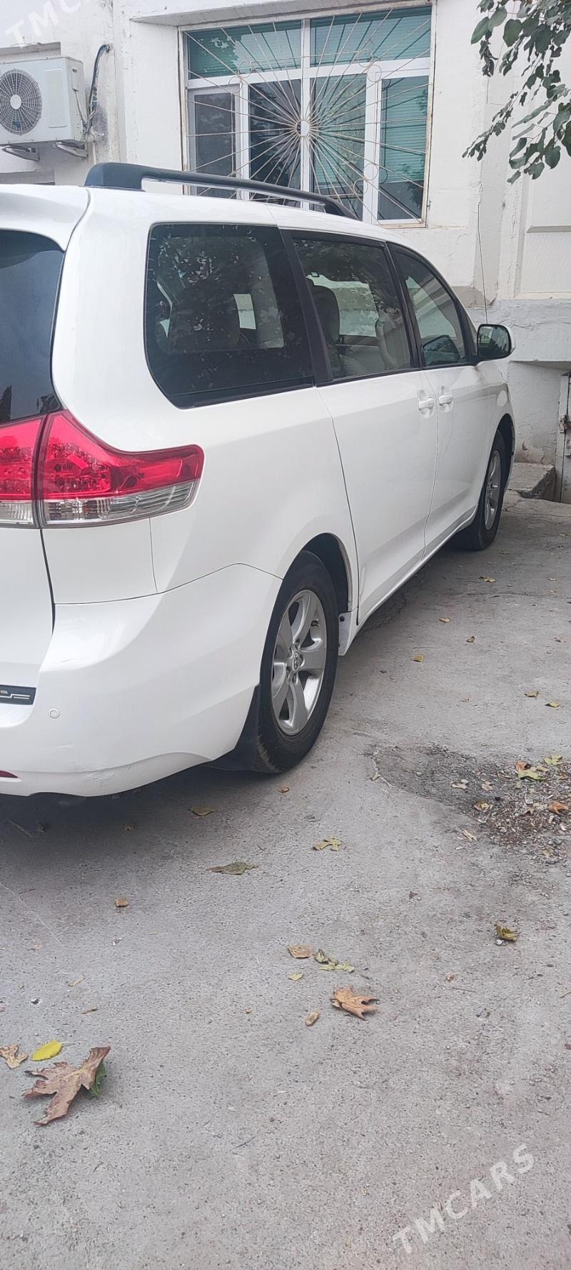 Toyota Sienna 2011 - 330 000 TMT - Бузмеин ГРЭС - img 8