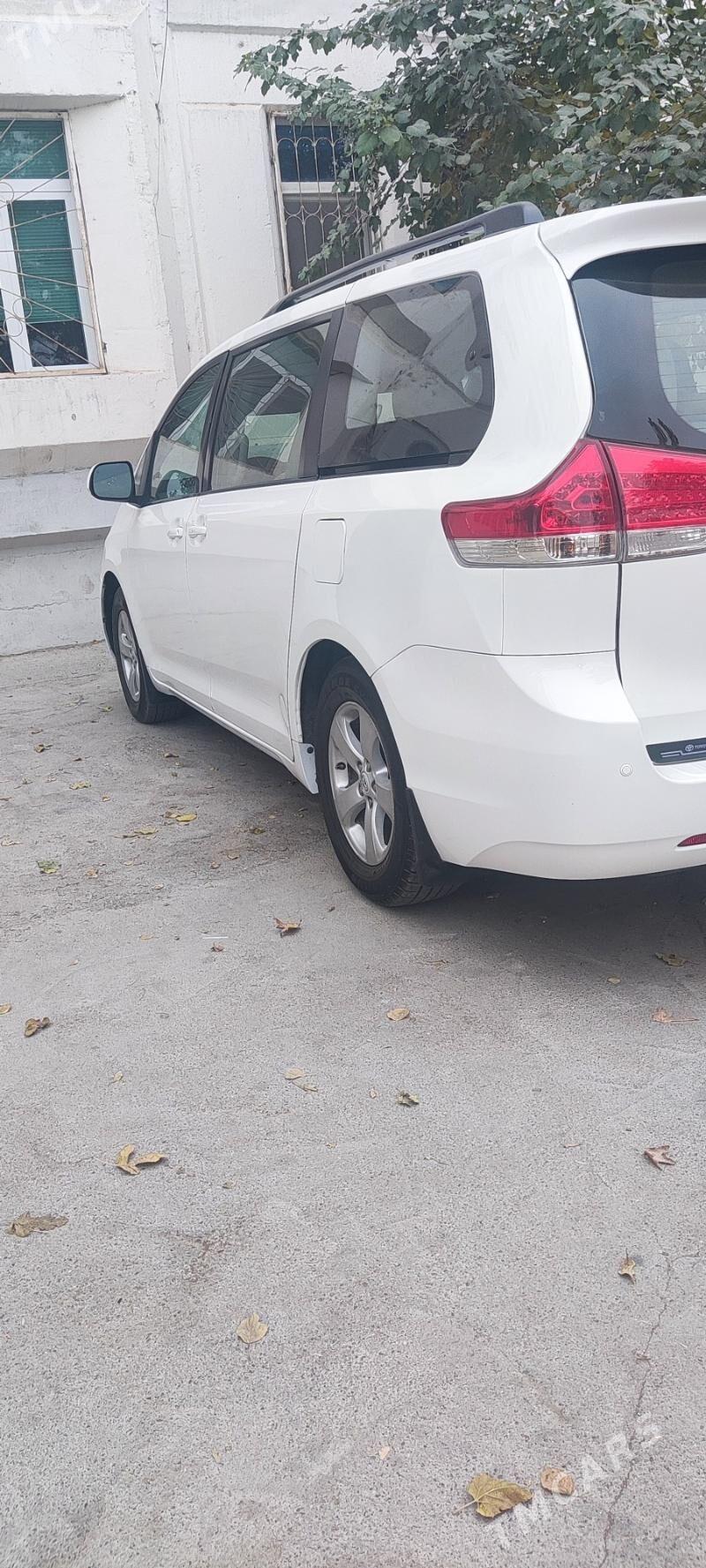 Toyota Sienna 2011 - 330 000 TMT - Бузмеин ГРЭС - img 7