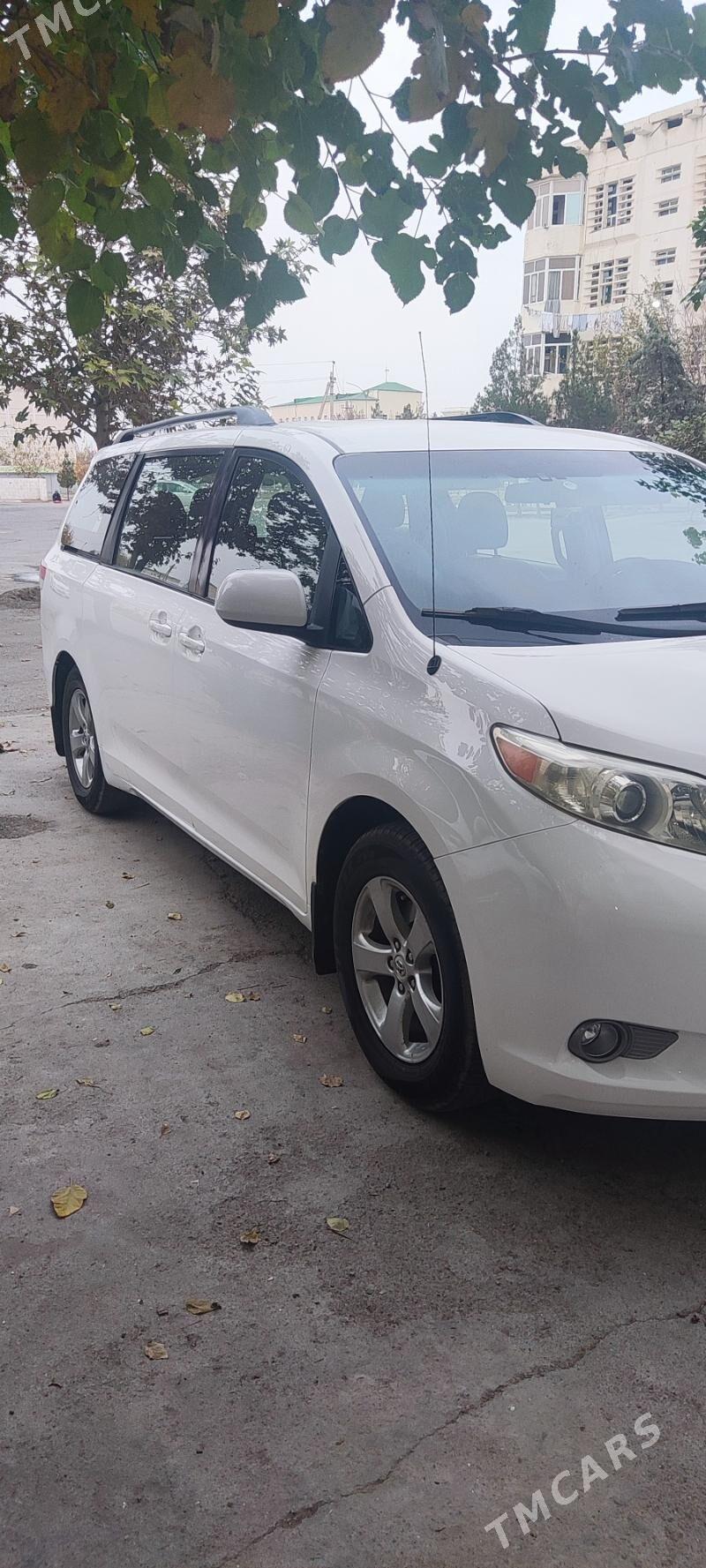 Toyota Sienna 2011 - 330 000 TMT - Бузмеин ГРЭС - img 1