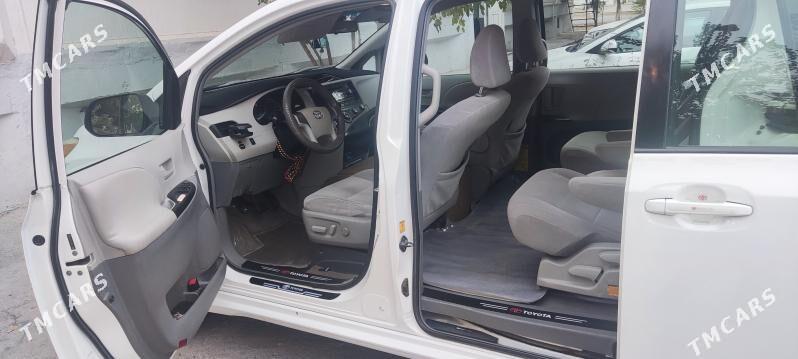 Toyota Sienna 2011 - 330 000 TMT - Бузмеин ГРЭС - img 4