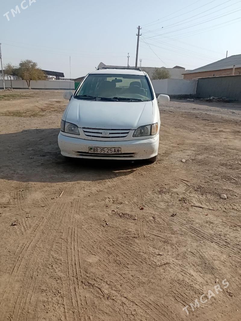 Toyota Sienna 2002 - 130 000 TMT - Теджен - img 2