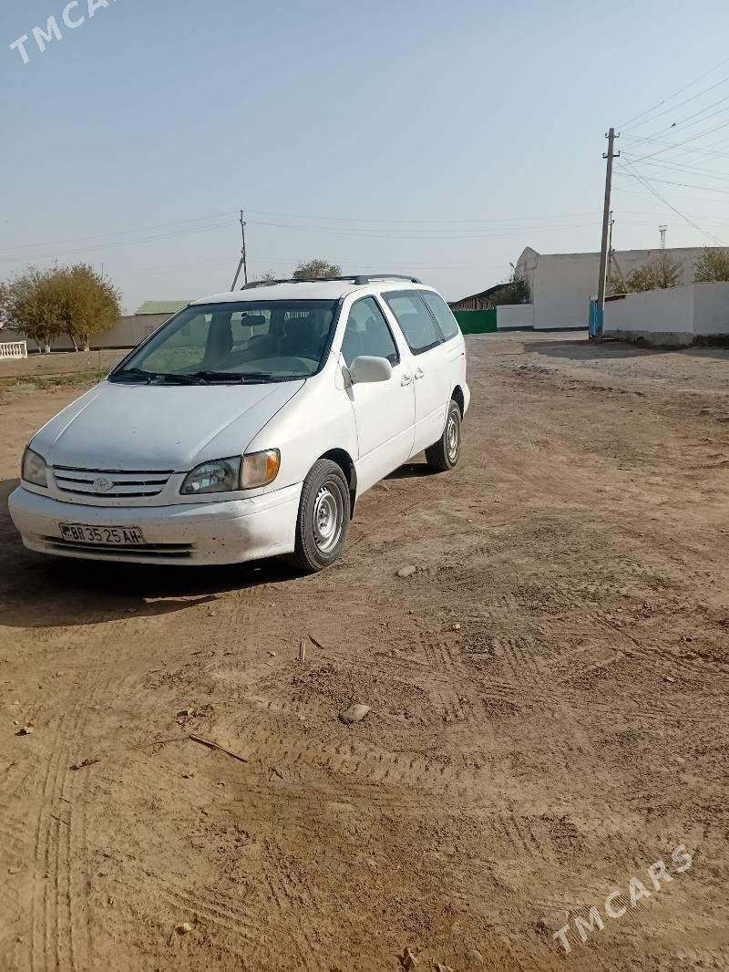 Toyota Sienna 2002 - 130 000 TMT - Теджен - img 3