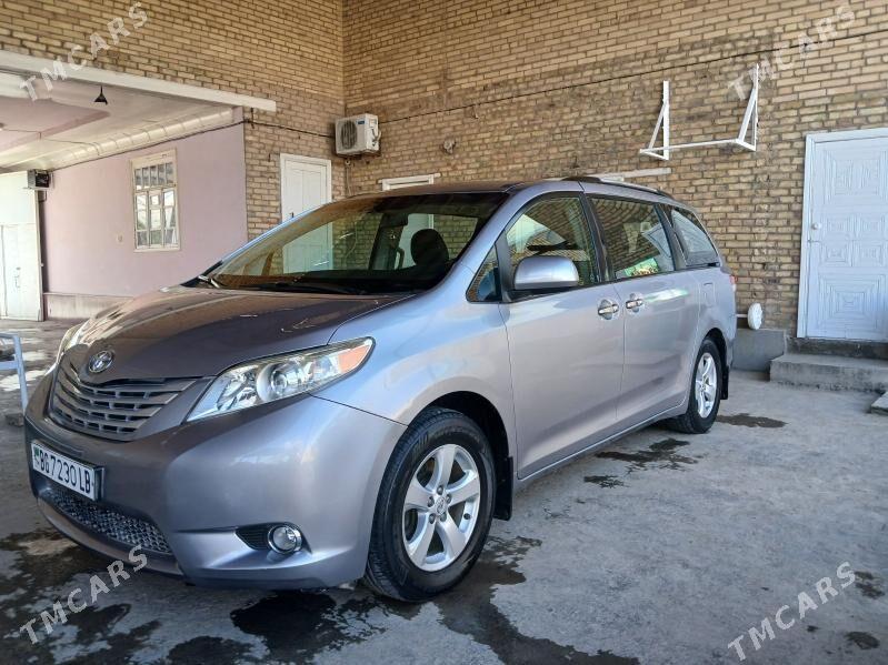 Toyota Sienna 2010 - 300 000 TMT - Чарджоу - img 5