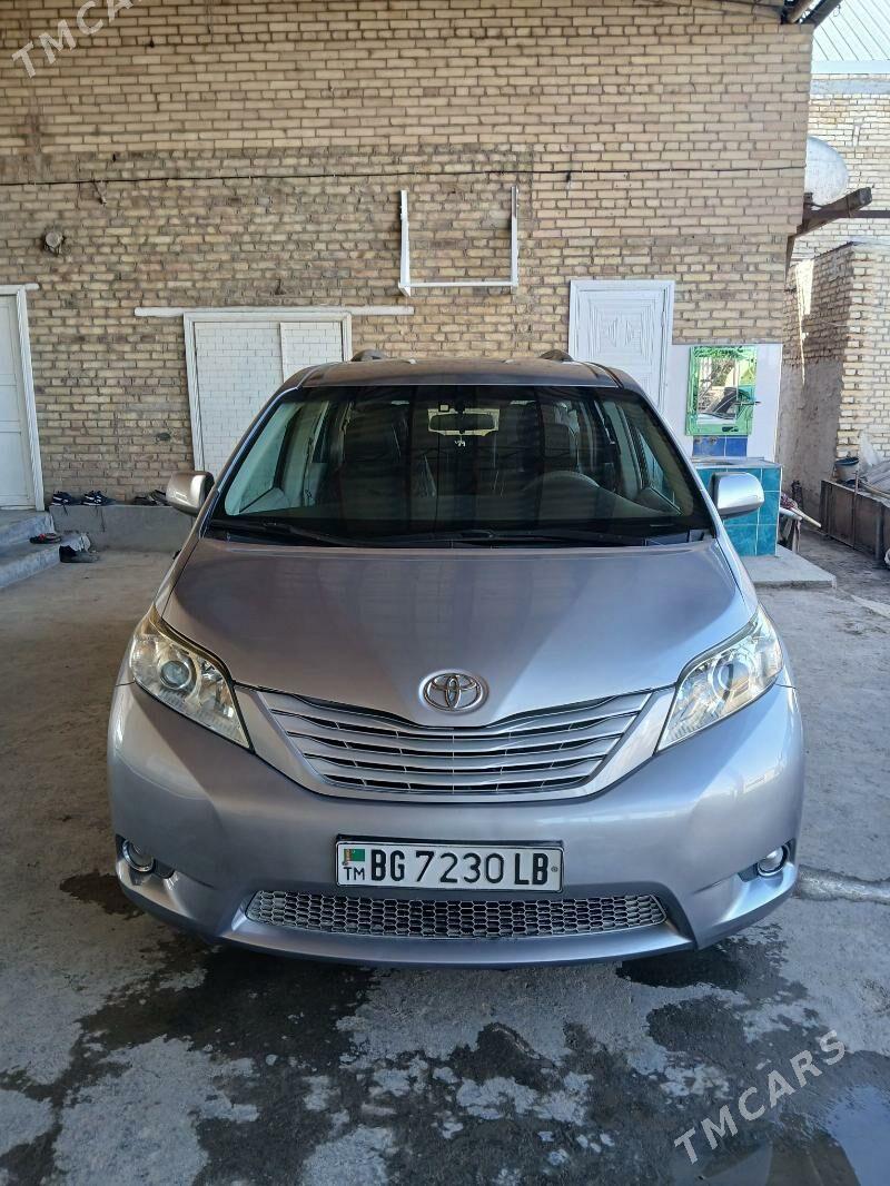 Toyota Sienna 2010 - 300 000 TMT - Чарджоу - img 7