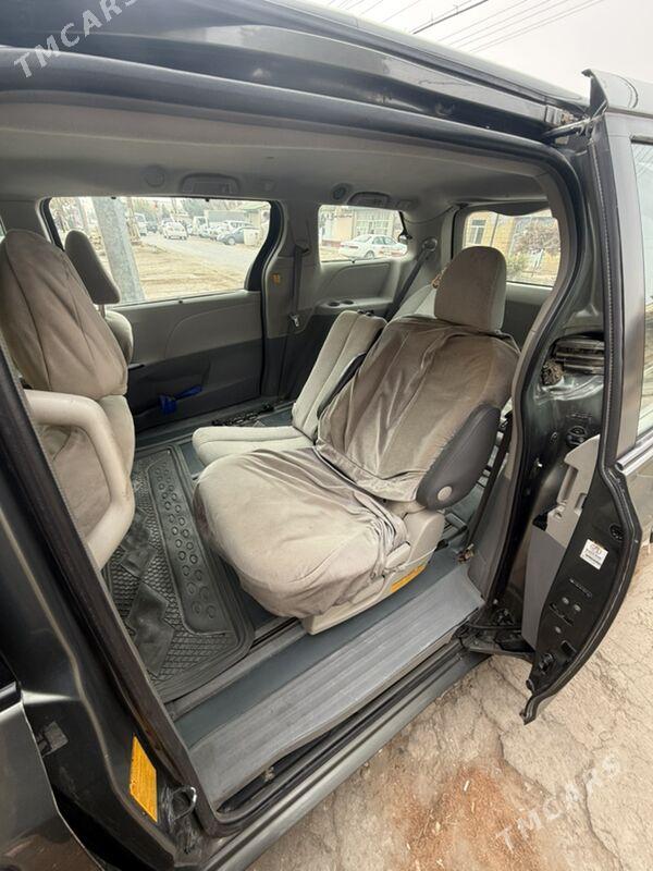 Toyota Sienna 2010 - 300 000 TMT - Дянев - img 5
