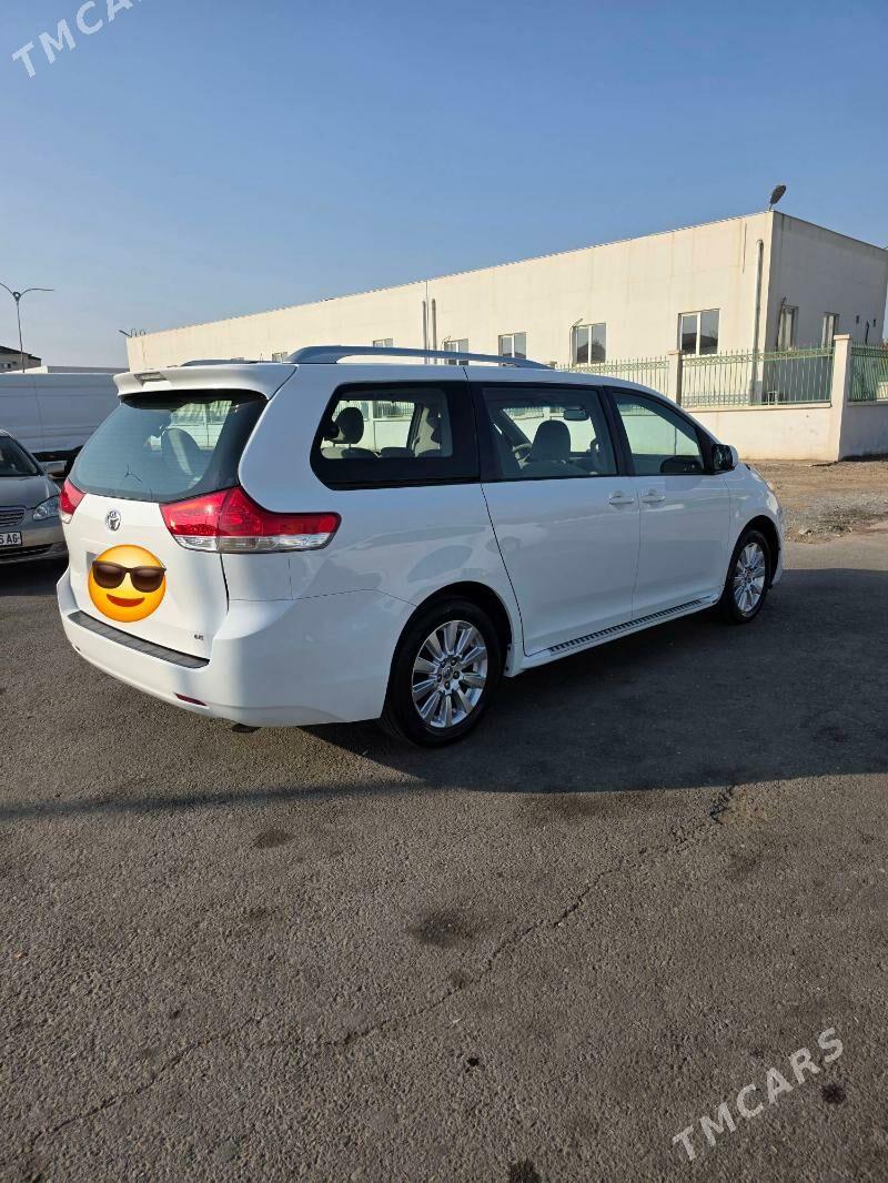 Toyota Sienna 2011 - 330 000 TMT - Бедев - img 4