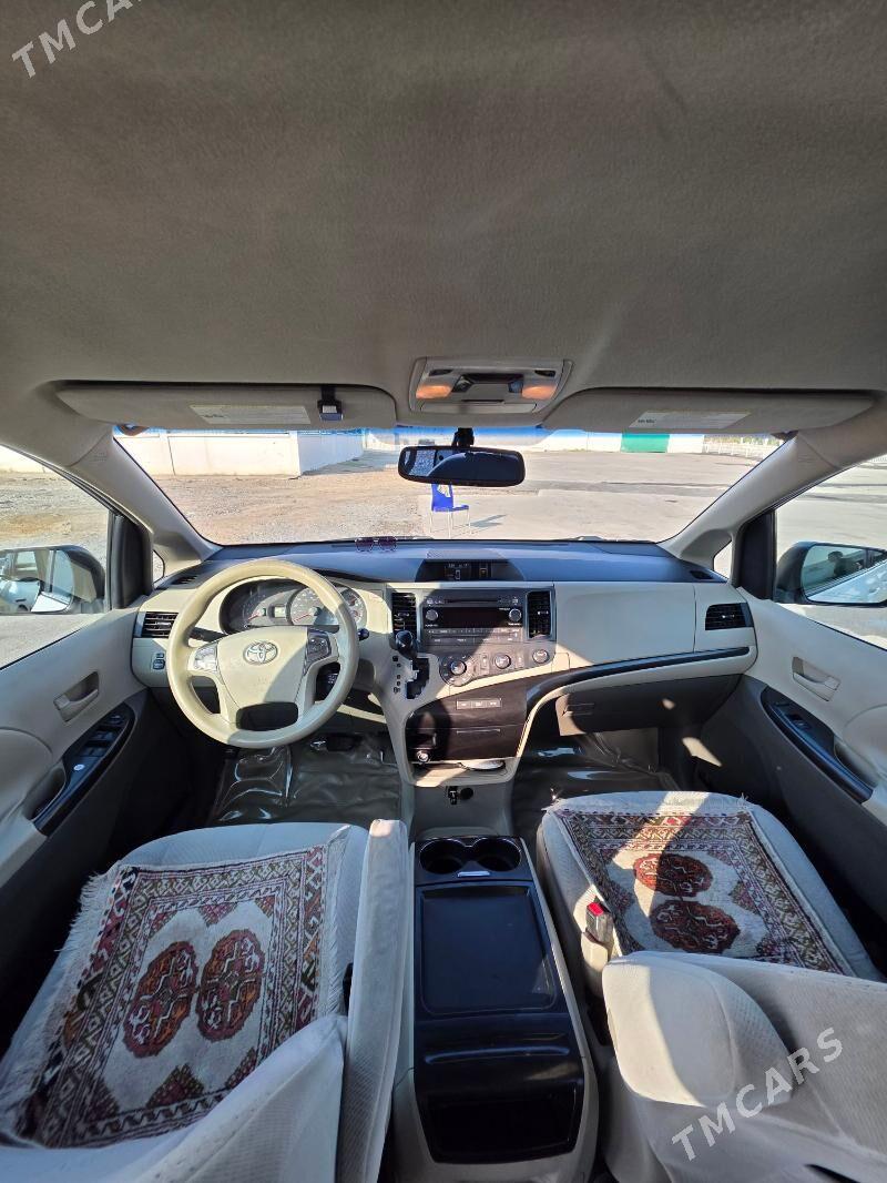 Toyota Sienna 2011 - 330 000 TMT - Бедев - img 5