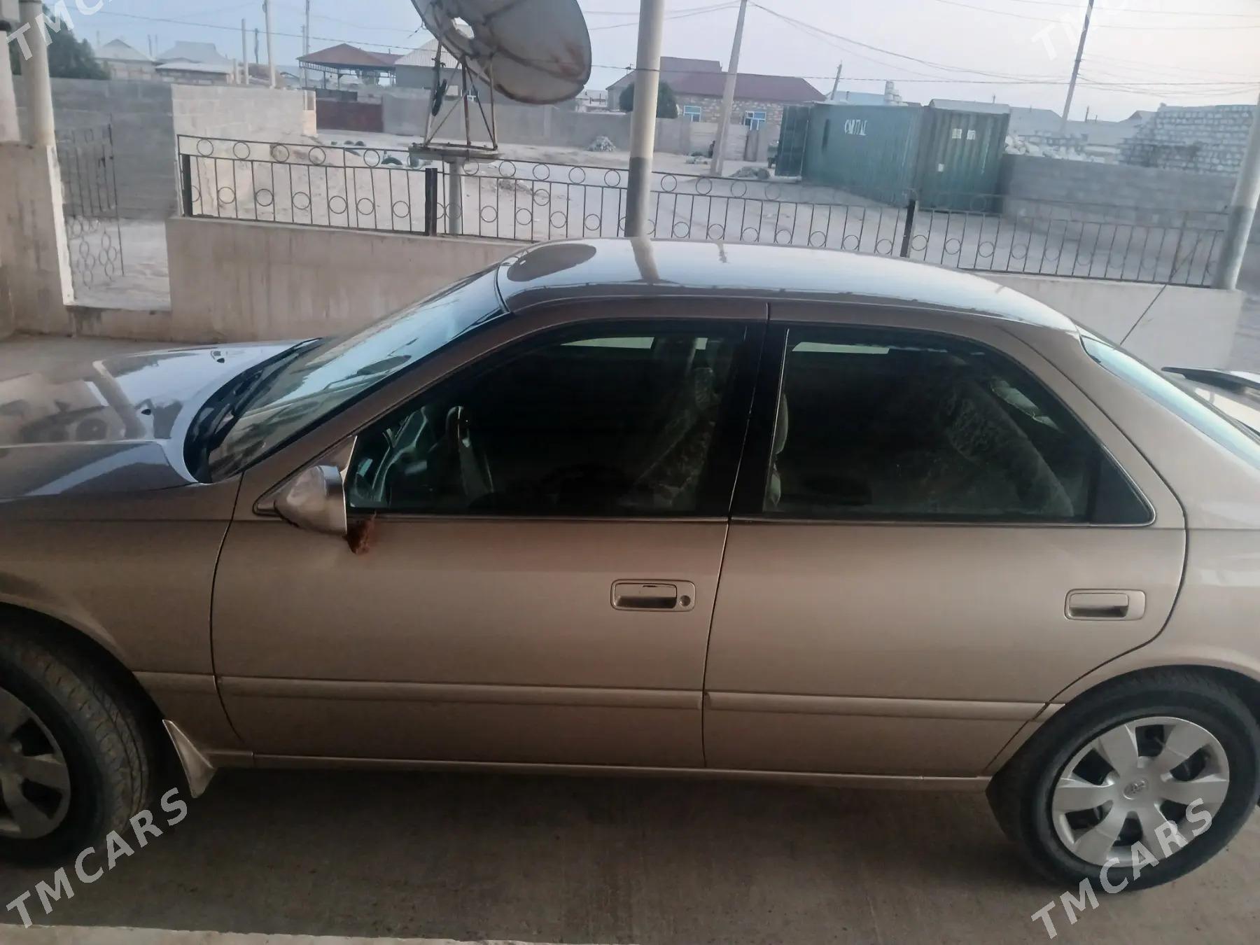 Toyota Camry 1999 - 130 000 TMT - Гумдаг - img 4