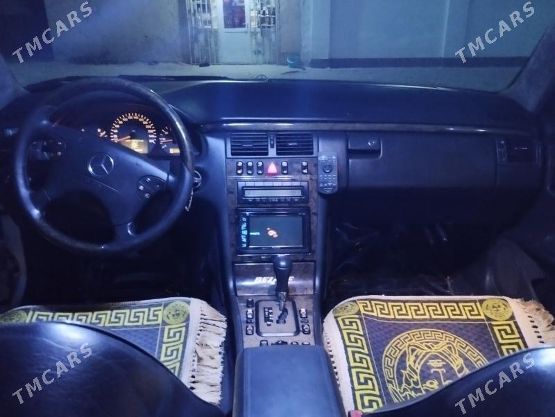 Mercedes-Benz E320 2001 - 125 000 TMT - Balkanabat - img 7