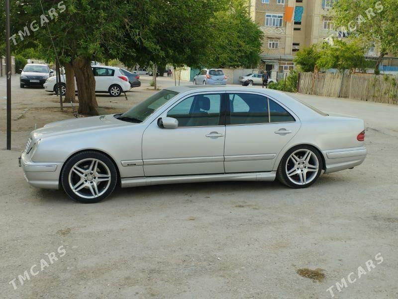 Mercedes-Benz E320 2001 - 125 000 TMT - Balkanabat - img 10