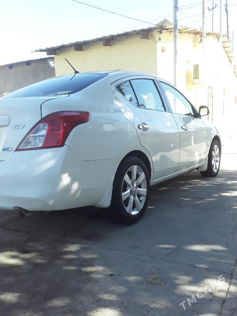 Nissan Versa 2011 - 119 000 TMT - Бузмеин - img 4