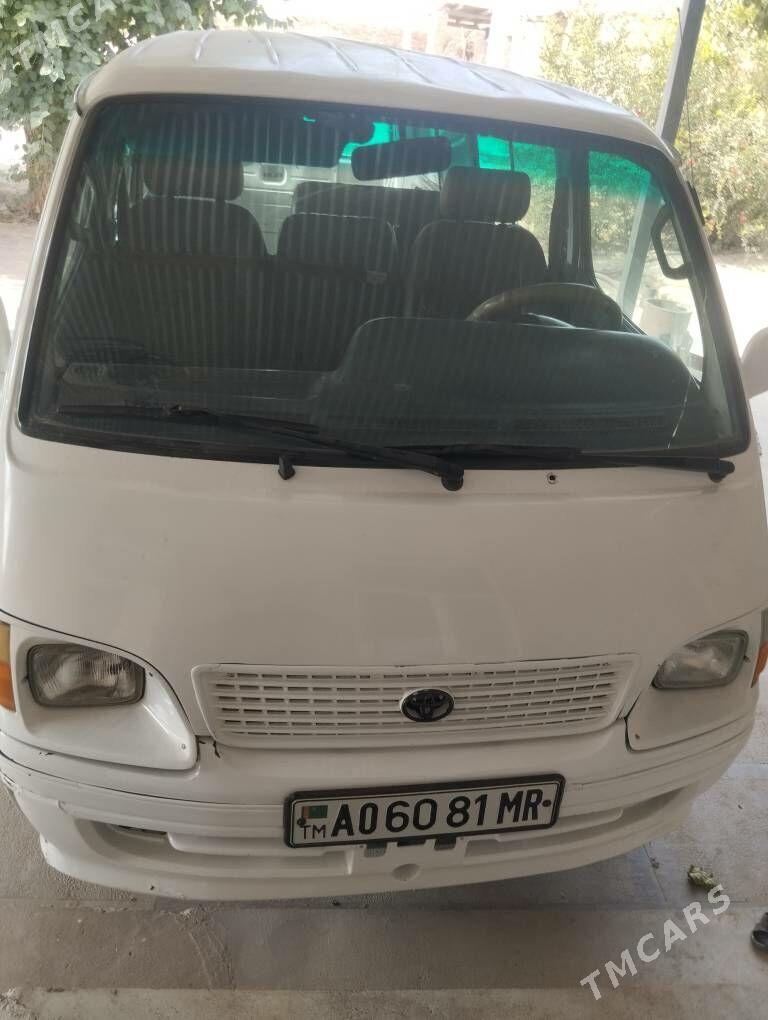 Toyota Hiace 2002 - 120 000 TMT - Байрамали - img 1