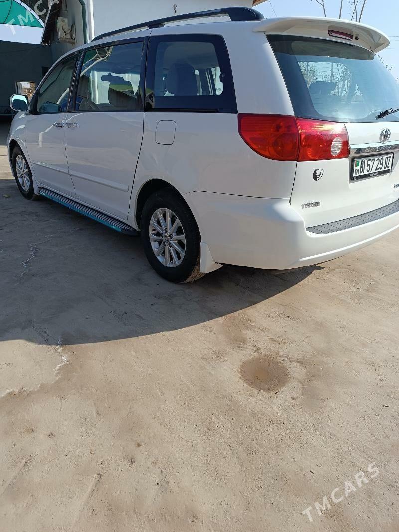 Toyota Sienna 2009 - 280 000 TMT - Кёнеургенч - img 1