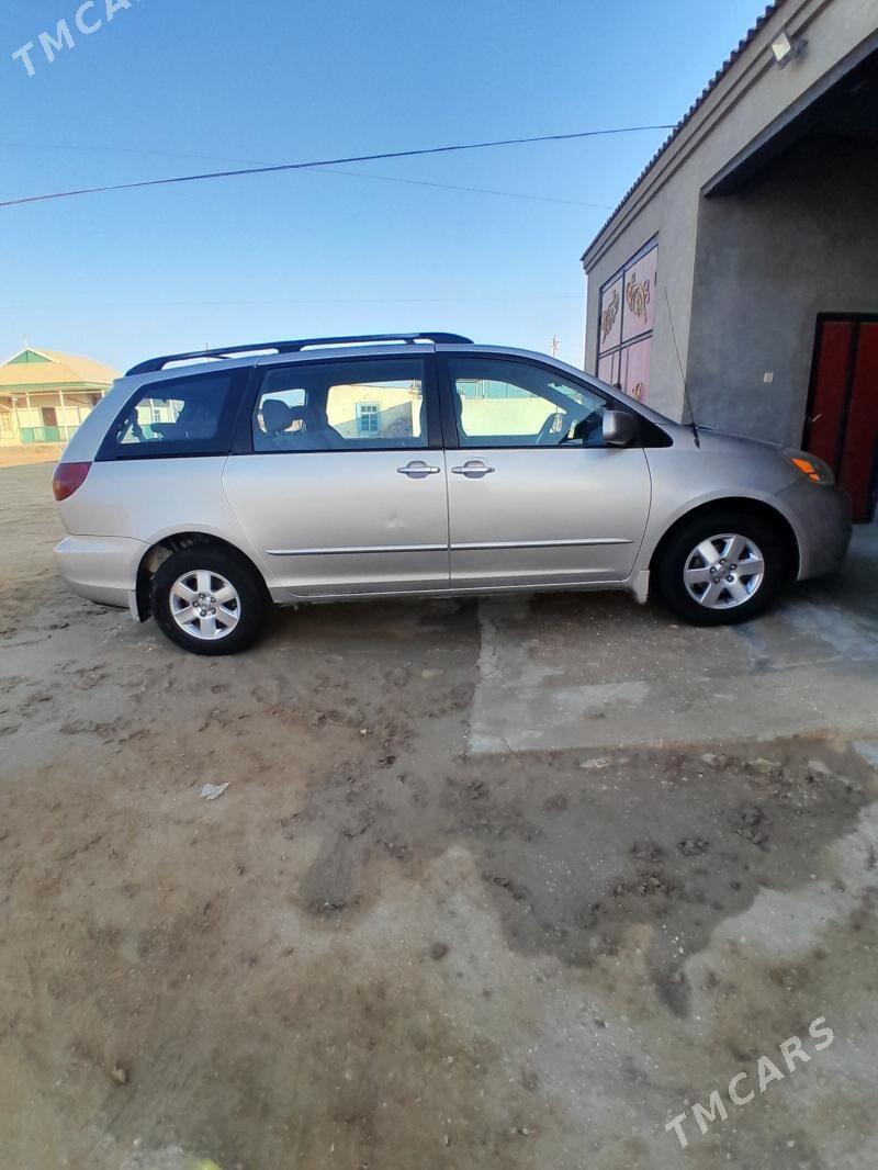 Toyota Sienna 2005 - 220 000 TMT - Esenguly - img 2