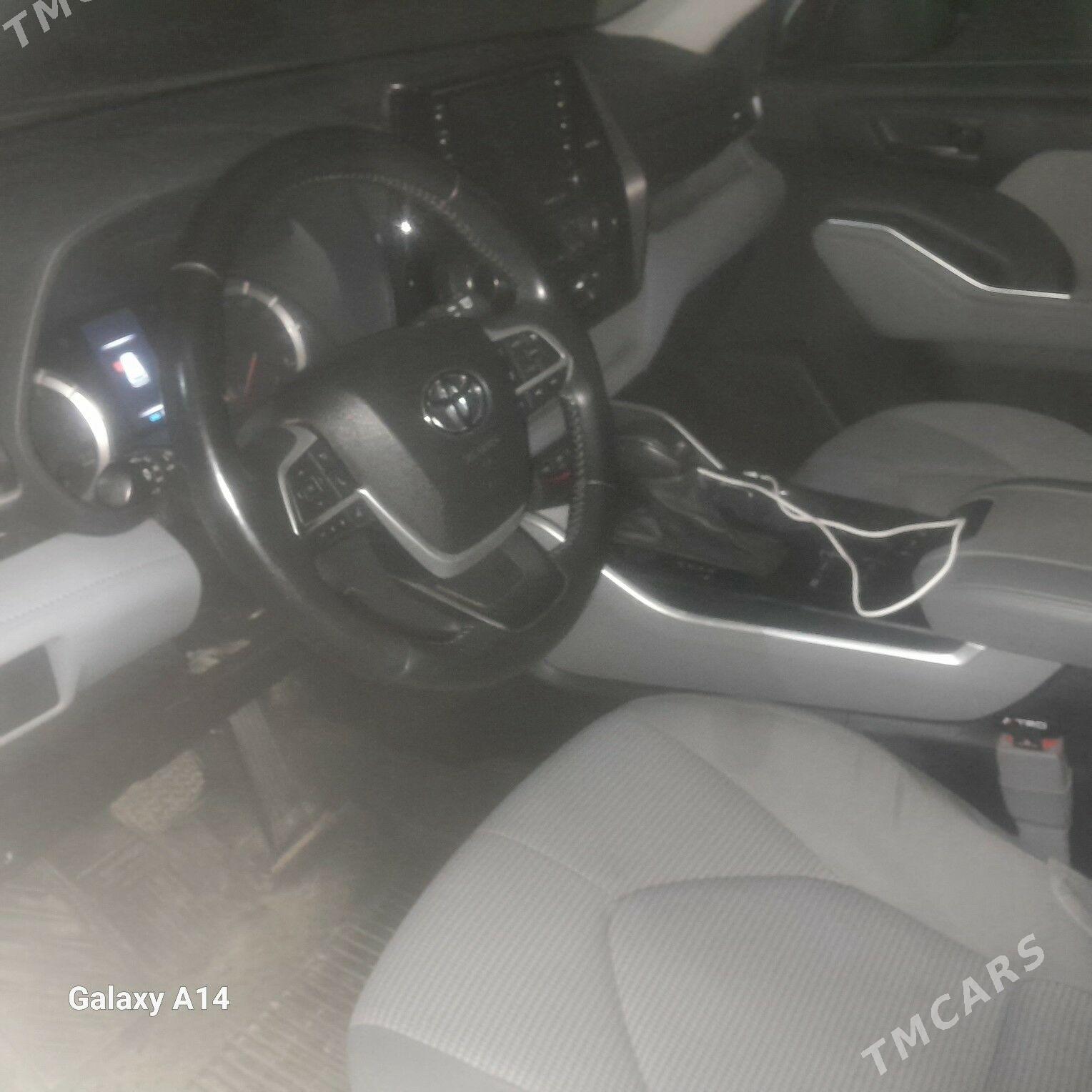 Toyota Highlander 2022 - 490 000 TMT - Ruhubelent etraby - img 5