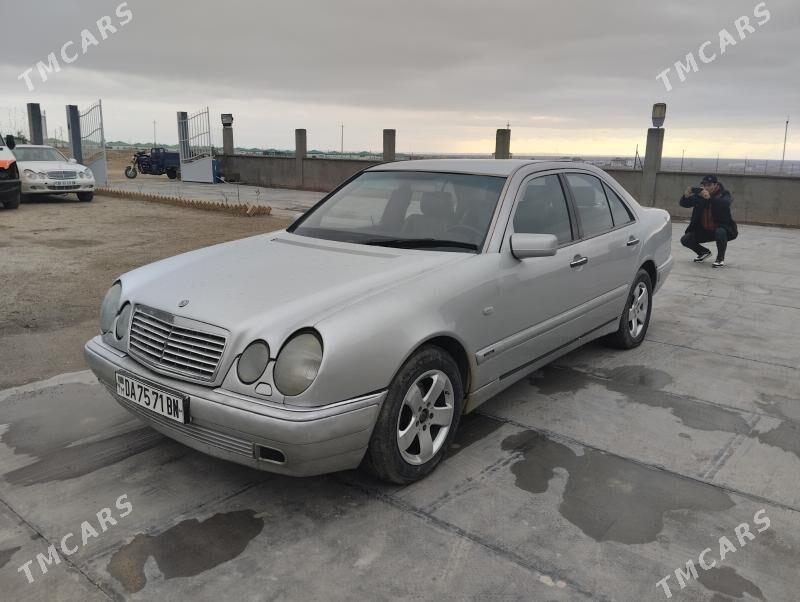 Mercedes-Benz E320 1999 - 55 000 TMT - Balkanabat - img 4