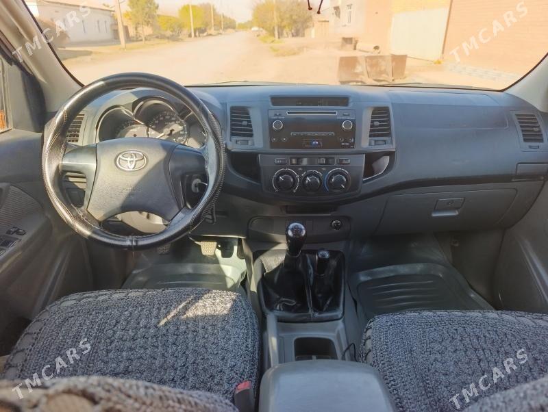 Toyota Hilux 2014 - 410 000 TMT - Халач - img 2