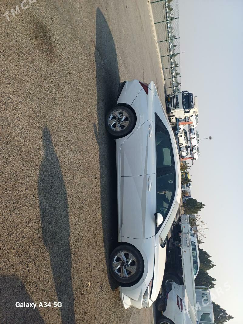 Hyundai Elantra 2022 - 280 000 TMT - Büzmeýin - img 2