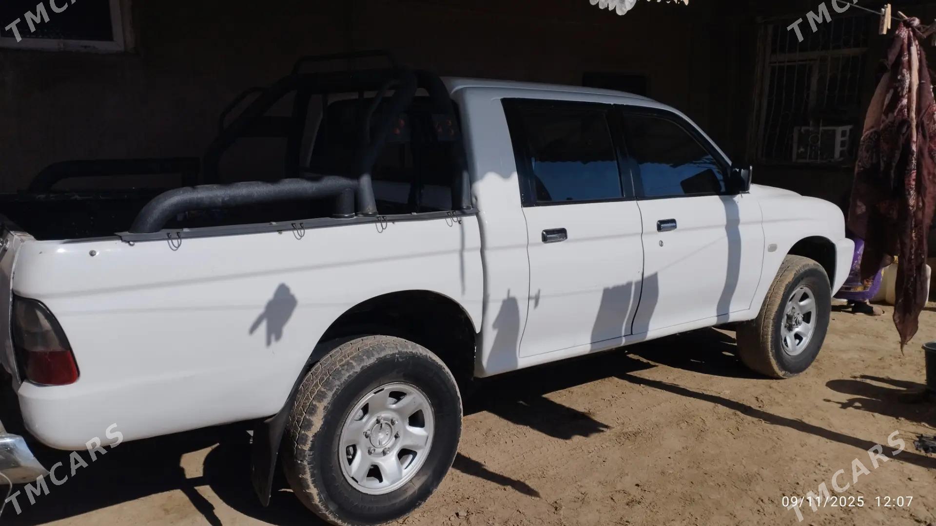 Nissan NV1500 2006 - 90 000 TMT - Sarahs - img 4