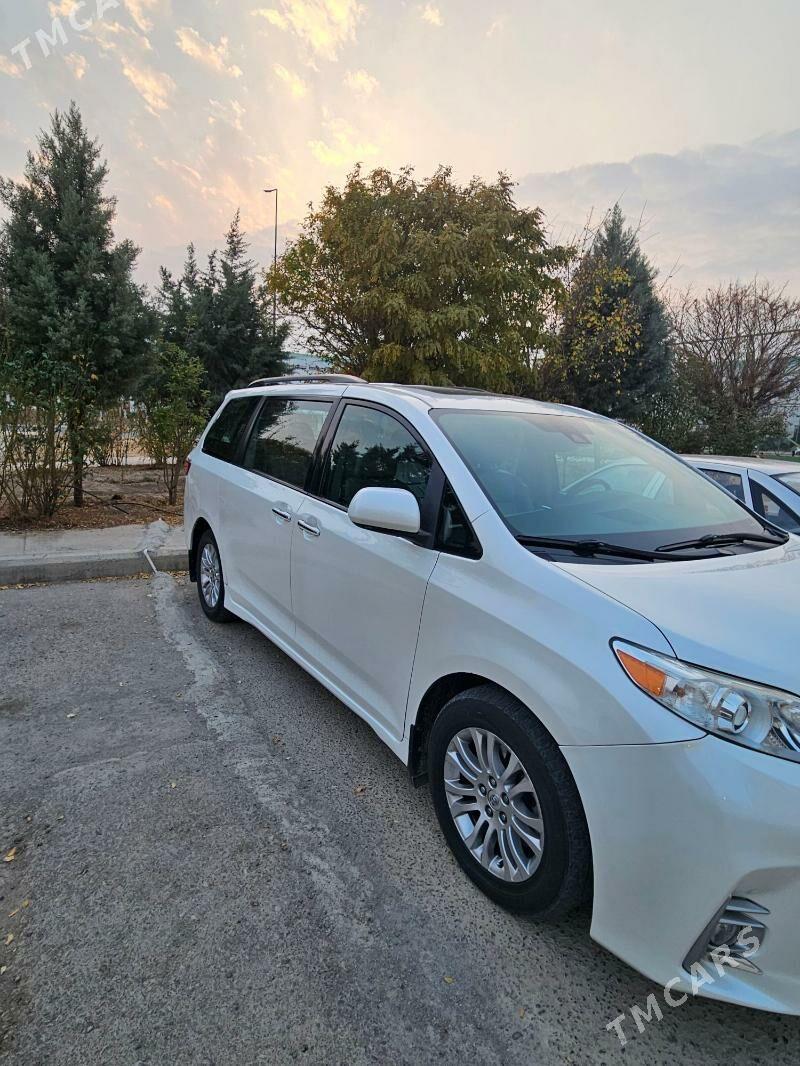Toyota Sienna 2018 - 455 000 TMT - Гуртли - img 2