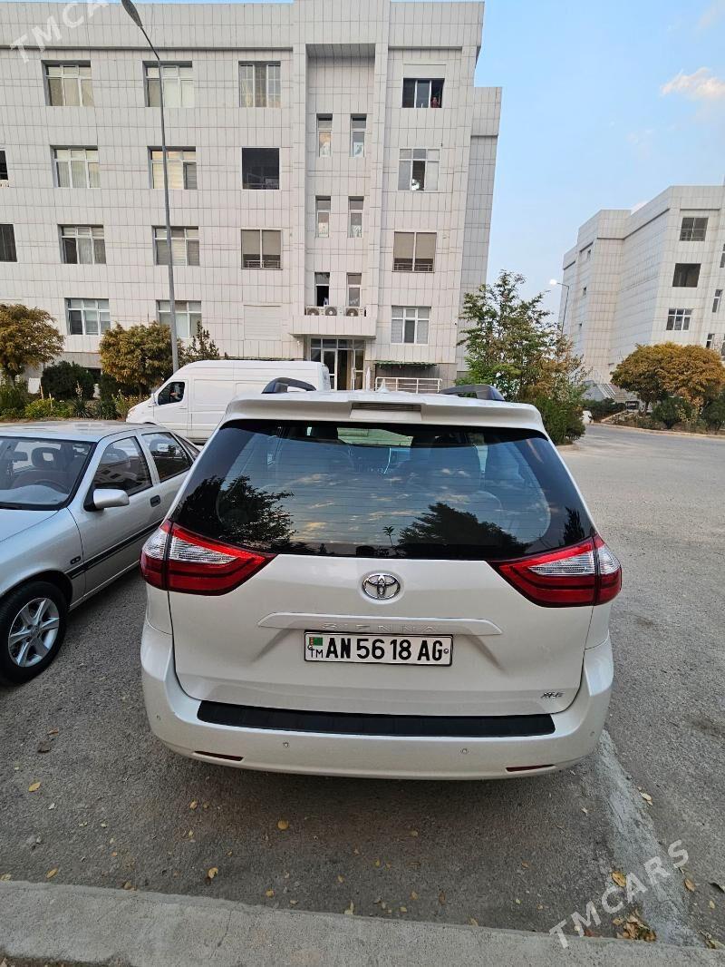 Toyota Sienna 2018 - 455 000 TMT - Гуртли - img 6