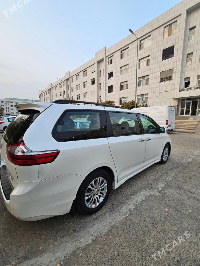 Toyota Sienna 2018 - 455 000 TMT - Гуртли - img 5