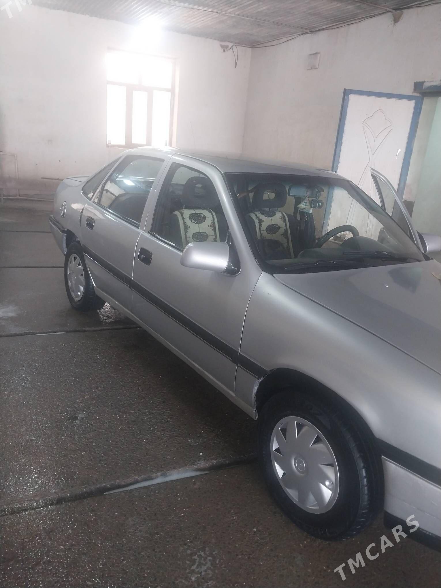 Opel Vectra 1990 - 35 000 TMT - етр. Туркменбаши - img 4