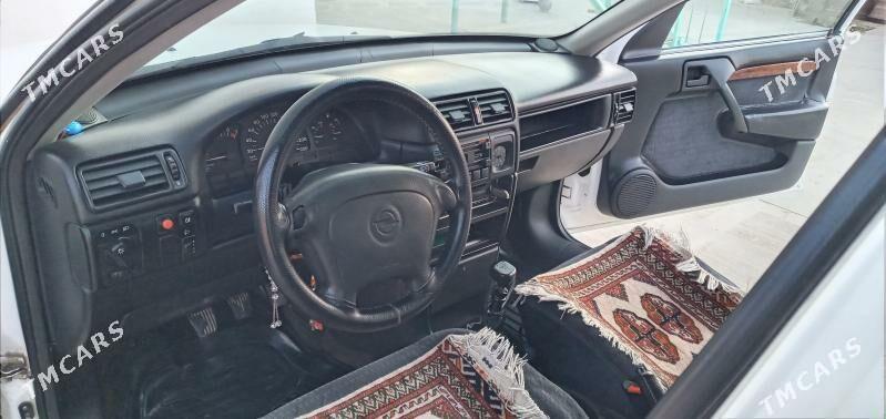 Opel Vectra 1992 - 51 000 TMT - Бахарден - img 3