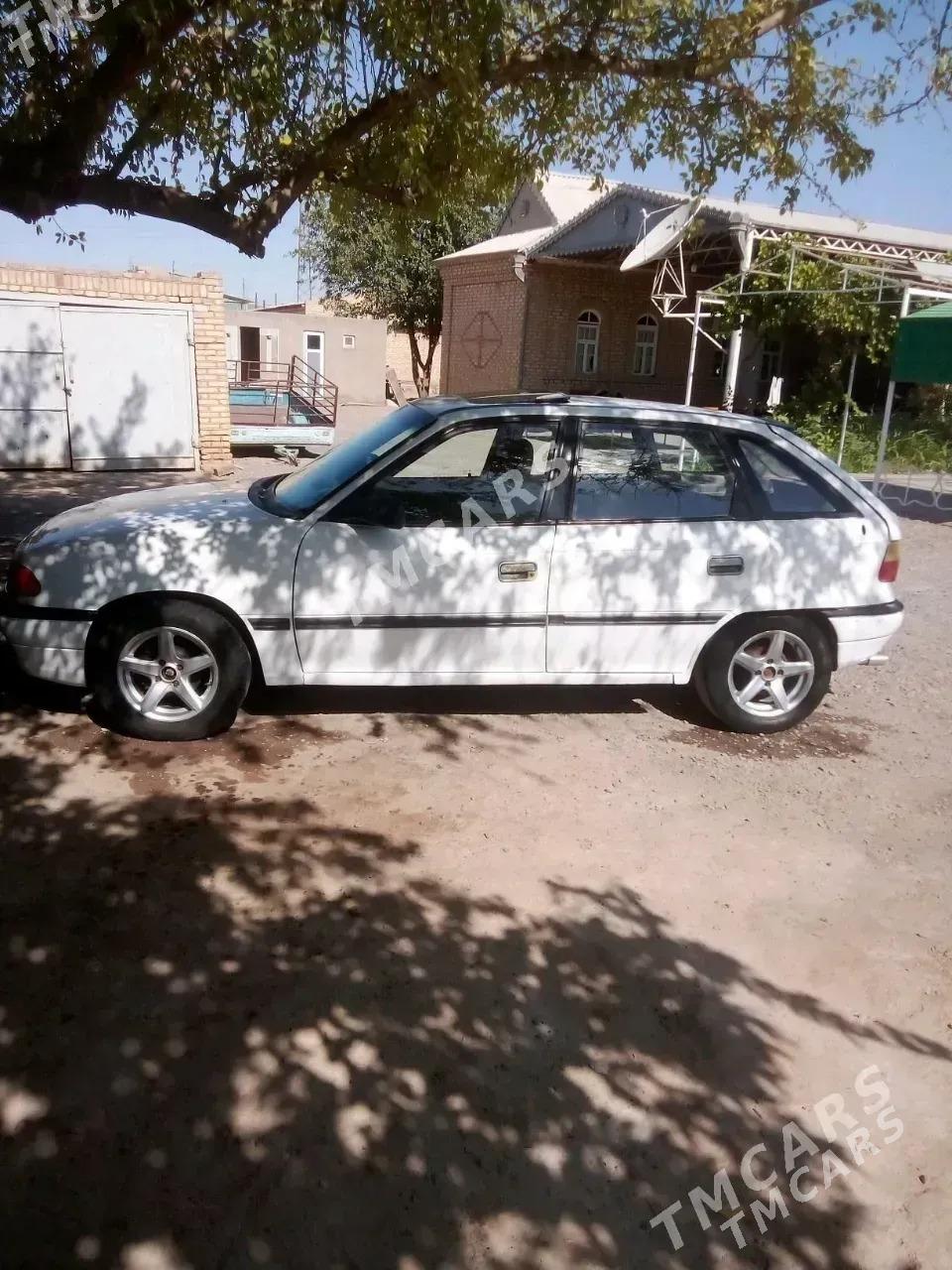 Opel Astra 1993 - 30 000 TMT - Мары - img 1