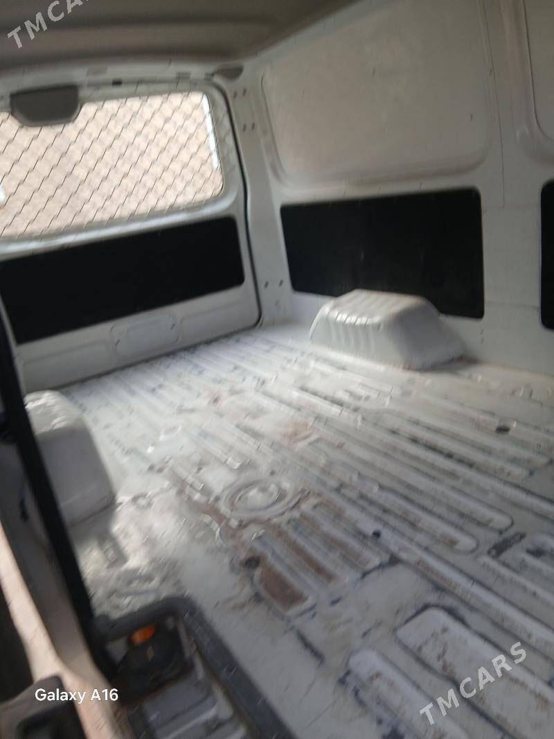 Nissan Urvan 2021 - 295 000 TMT - Мары - img 3