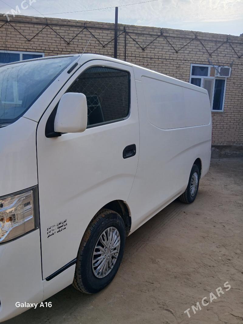 Nissan Urvan 2021 - 295 000 TMT - Мары - img 4
