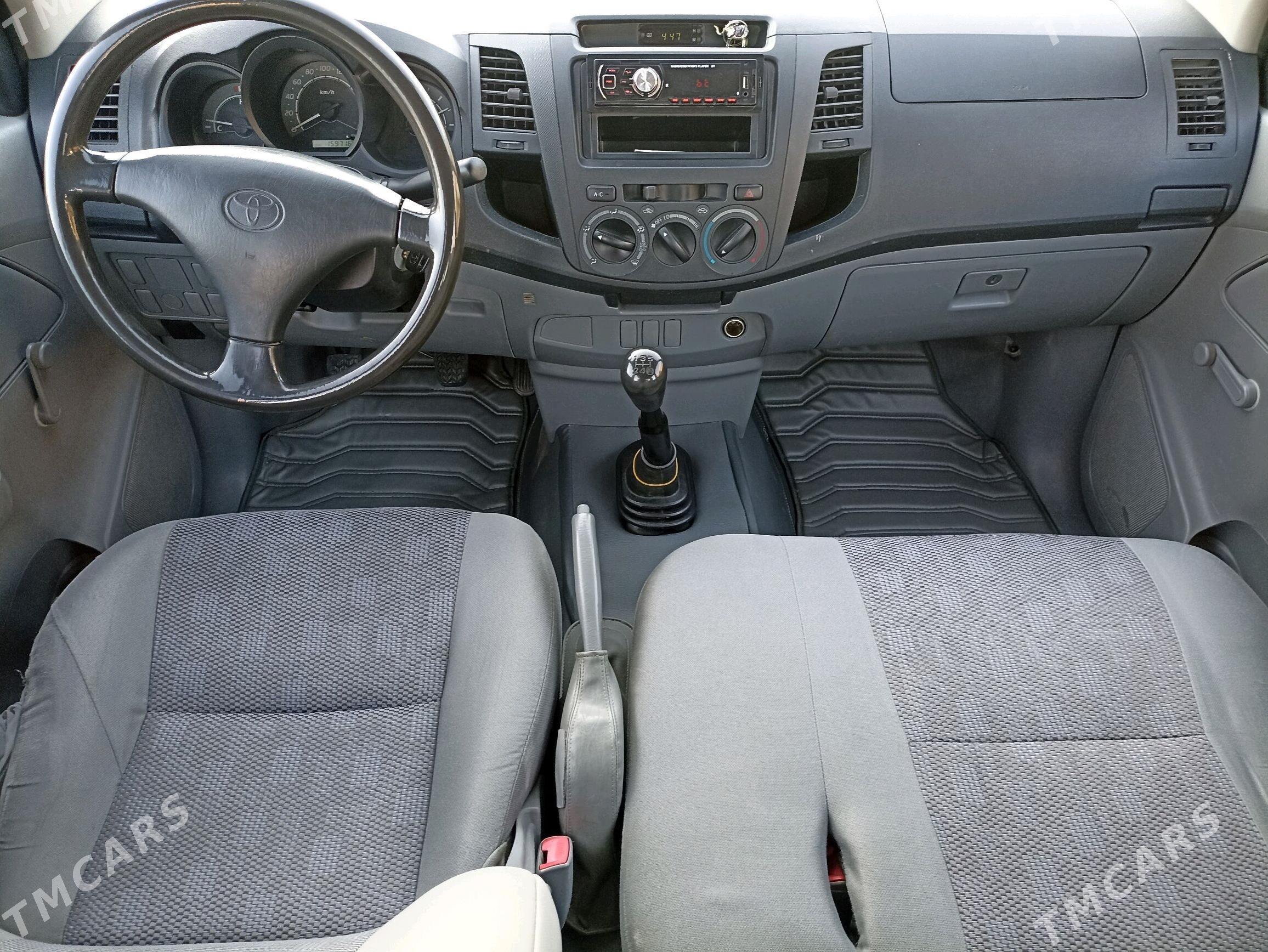 Toyota Hilux 2010 - 300 000 TMT - Гумдаг - img 7