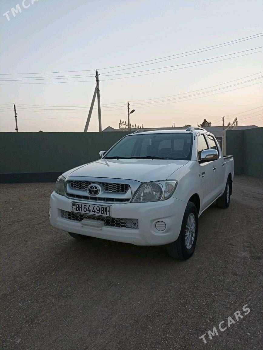 Toyota Hilux 2010 - 300 000 TMT - Гумдаг - img 2