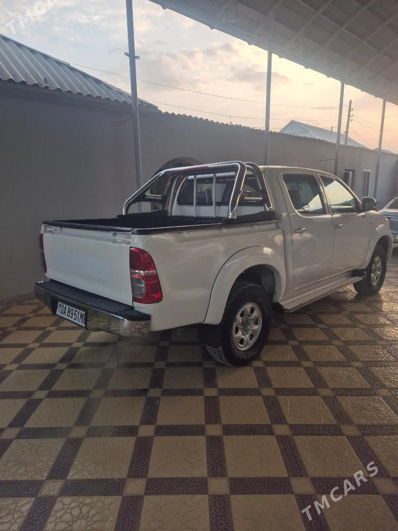 Toyota Hilux 2010 - 220 000 TMT - Мары - img 4