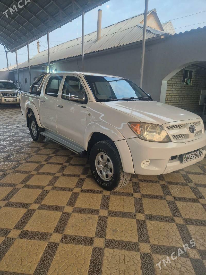 Toyota Hilux 2010 - 220 000 TMT - Мары - img 3