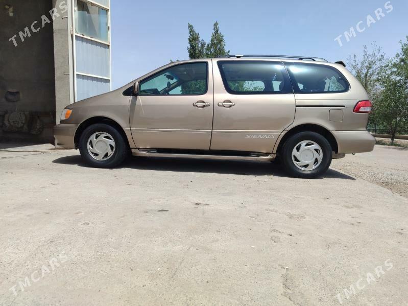 Toyota Sienna 2002 - 200 000 TMT - Дашогуз - img 3