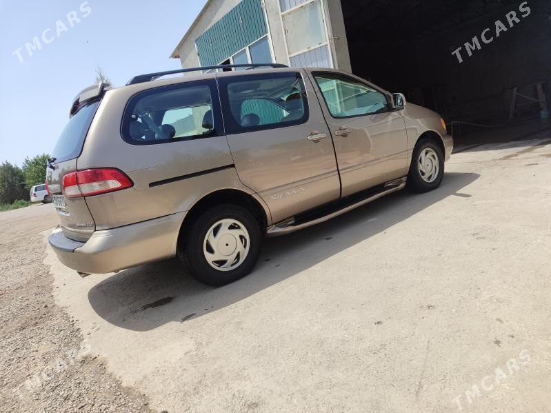 Toyota Sienna 2002 - 200 000 TMT - Дашогуз - img 2