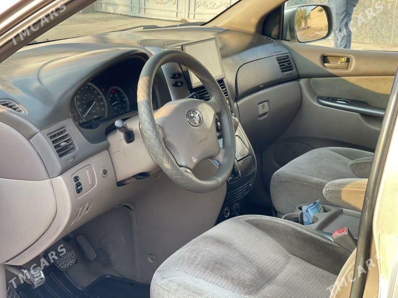 Toyota Sienna 2005 - 225 000 TMT - Türkmenabat - img 5