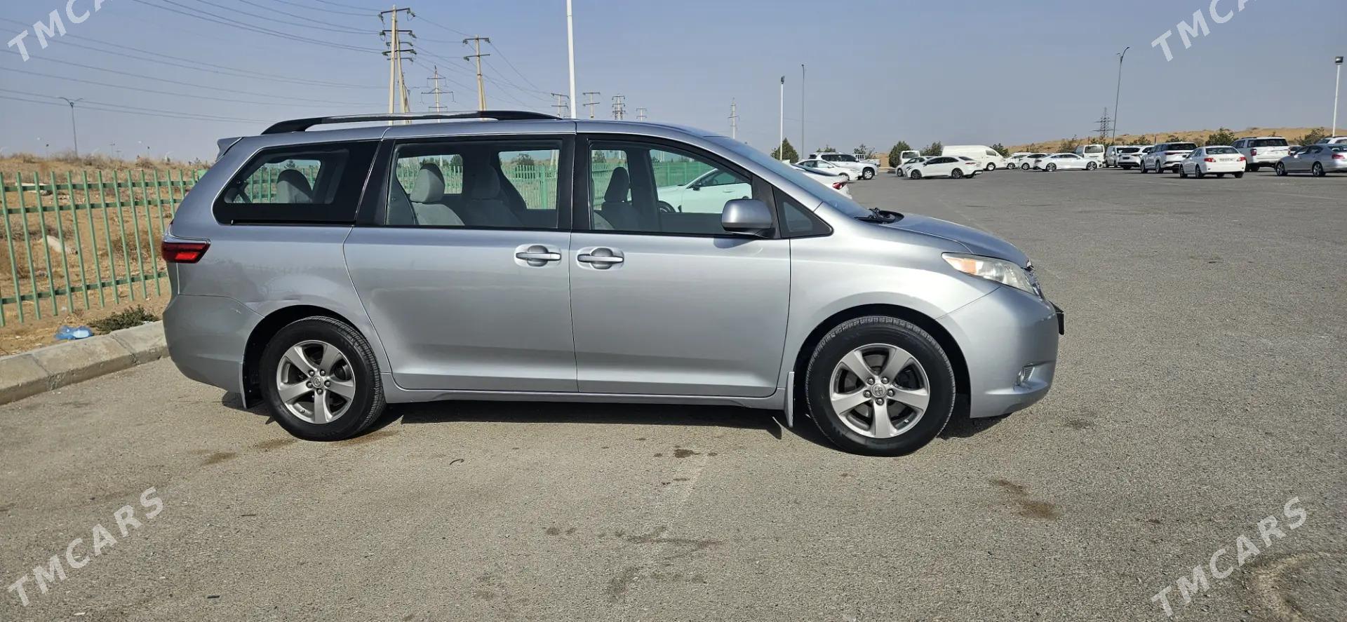 Toyota Sienna 2016 - 335 000 TMT - Aşgabat - img 2