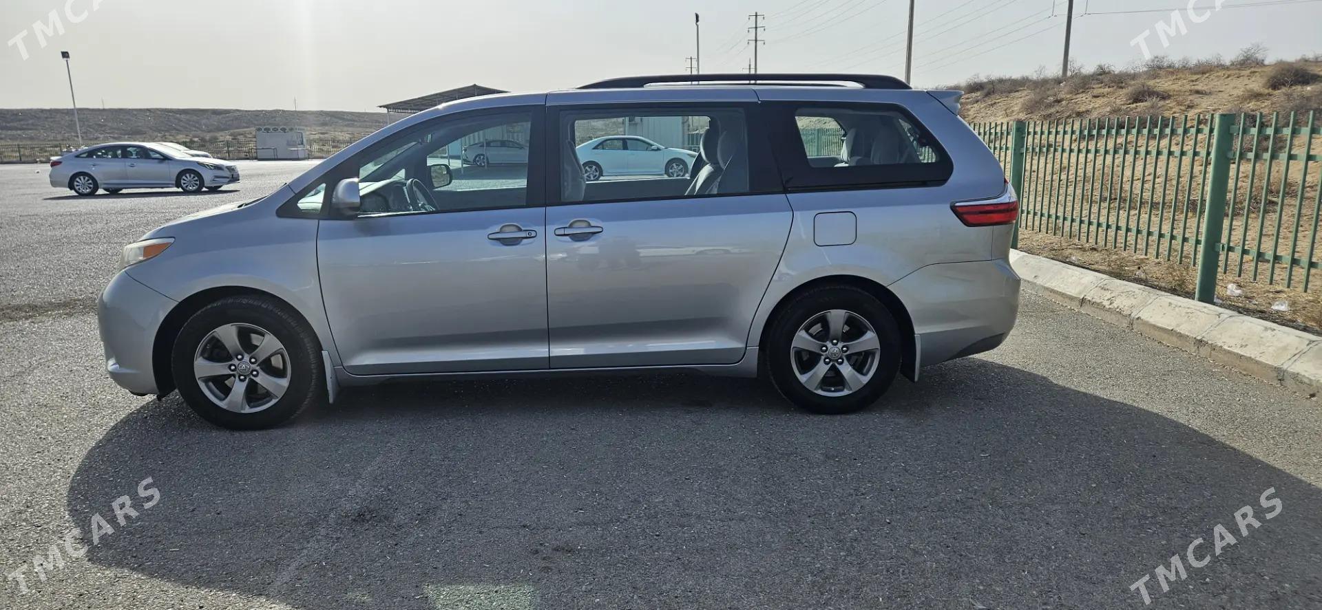 Toyota Sienna 2016 - 335 000 TMT - Aşgabat - img 3