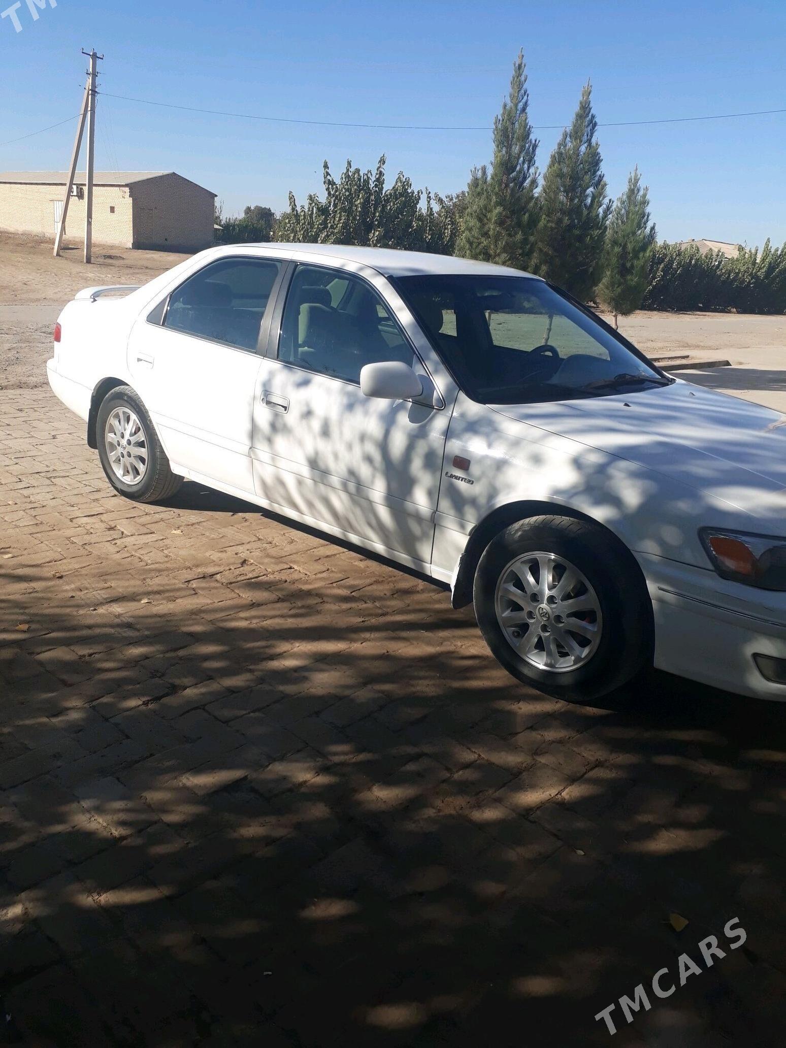 Toyota Camry 2000 - 140 000 TMT - Garabekewül - img 3