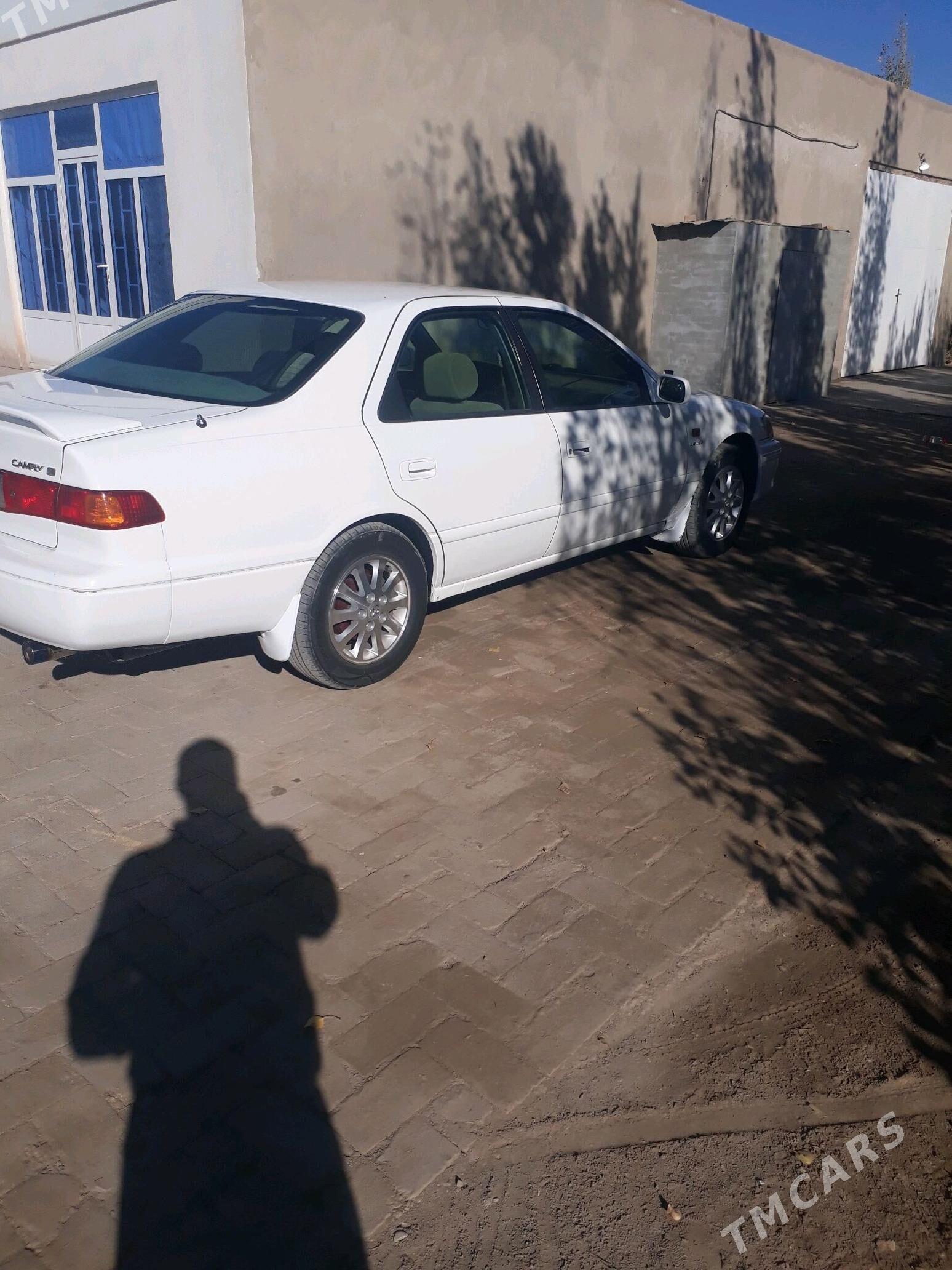 Toyota Camry 2000 - 140 000 TMT - Garabekewül - img 2