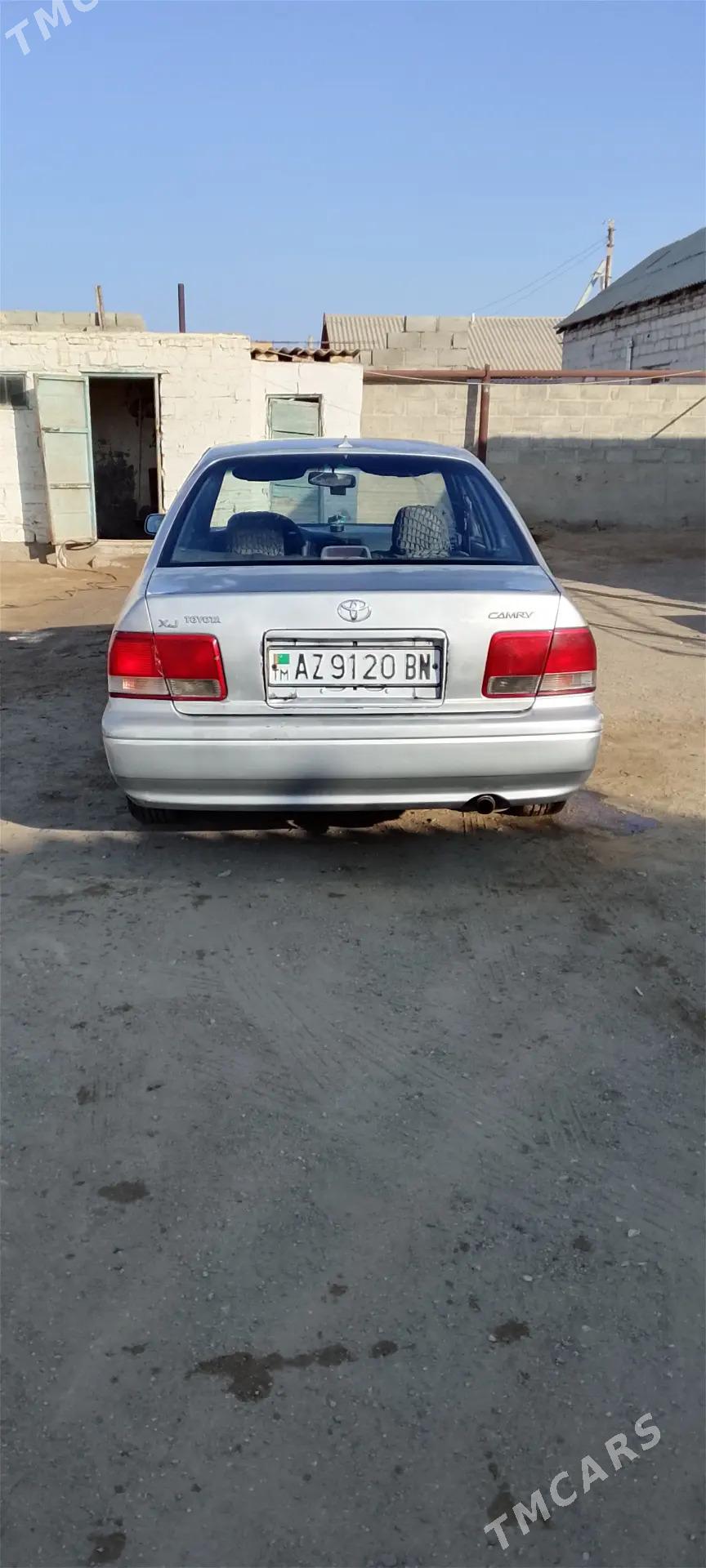 Toyota Camry 1993 - 40 000 TMT - Гумдаг - img 1