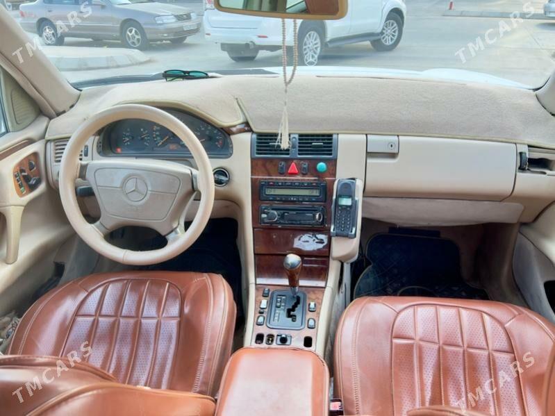 Mercedes-Benz E320 1997 - 77 000 TMT - Туркменабат - img 2