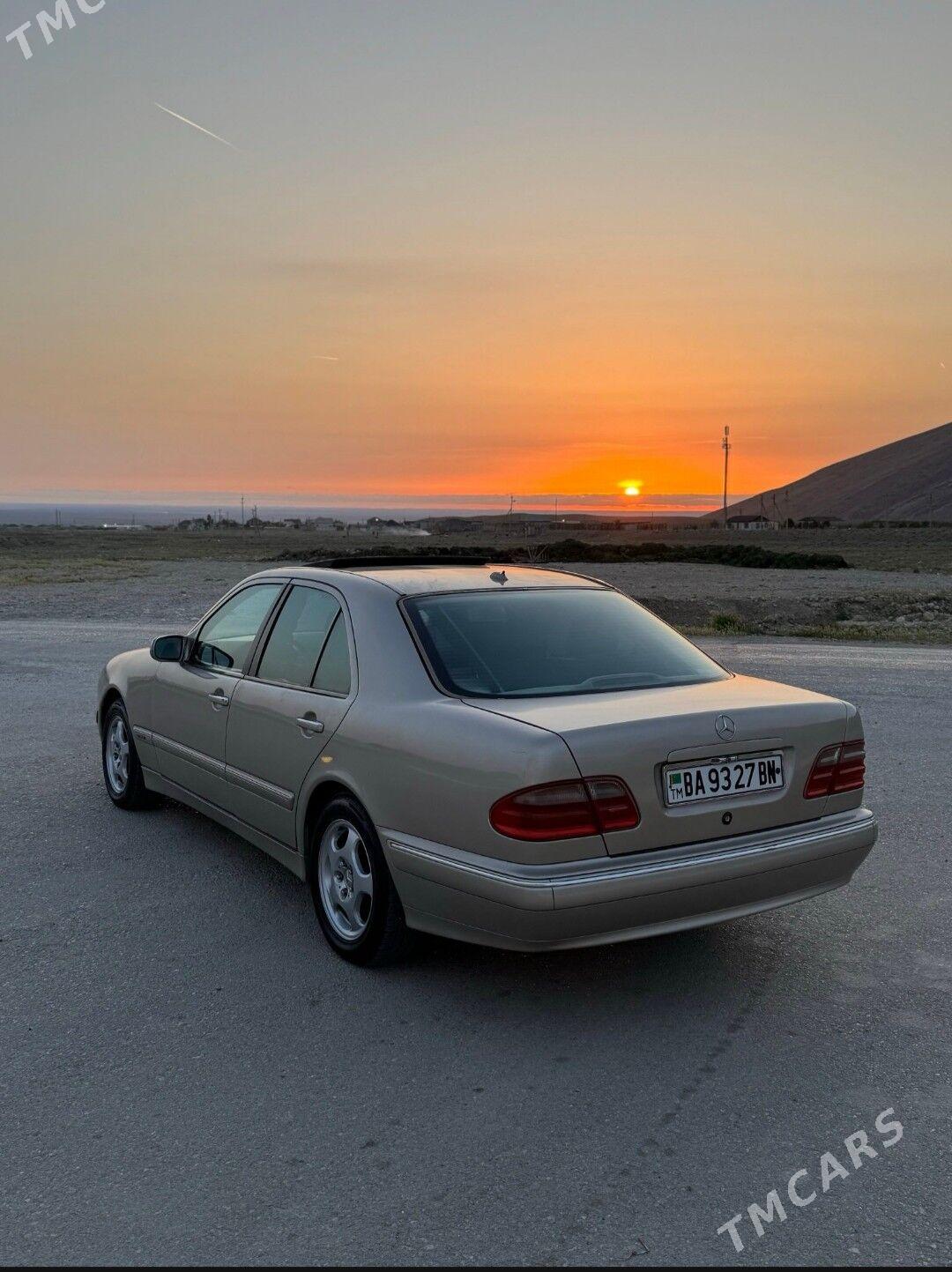 Mercedes-Benz E320 2001 - 85 000 TMT - Balkanabat - img 2