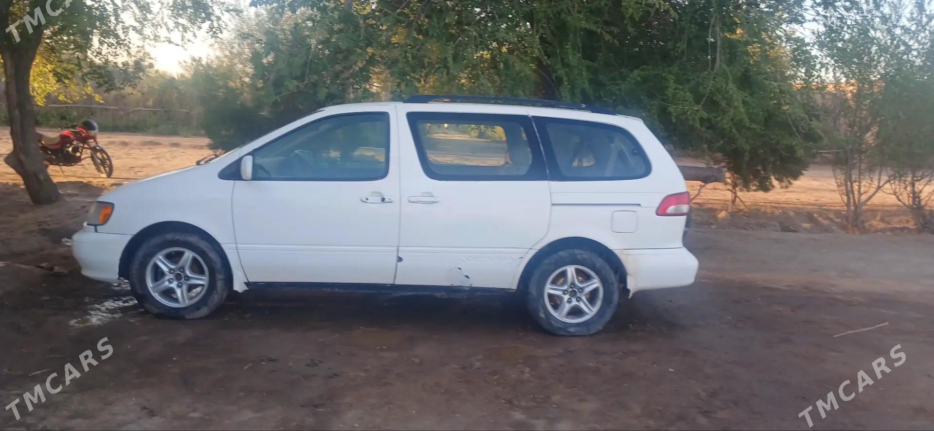 Toyota Sienna 2001 - 130 000 TMT - етр. Туркменбаши - img 2