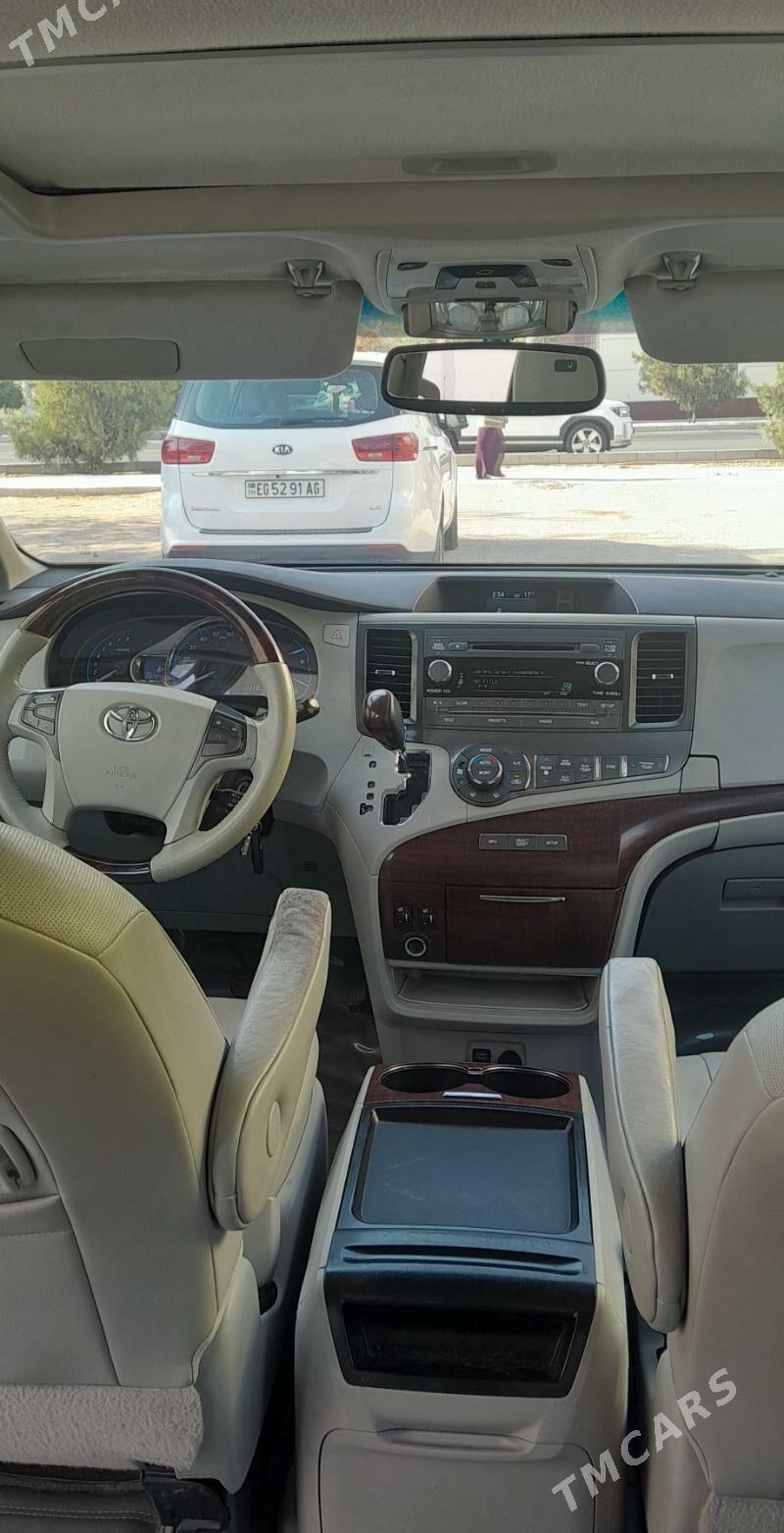 Toyota Sienna 2011 - 310 000 TMT - Хитровка - img 3
