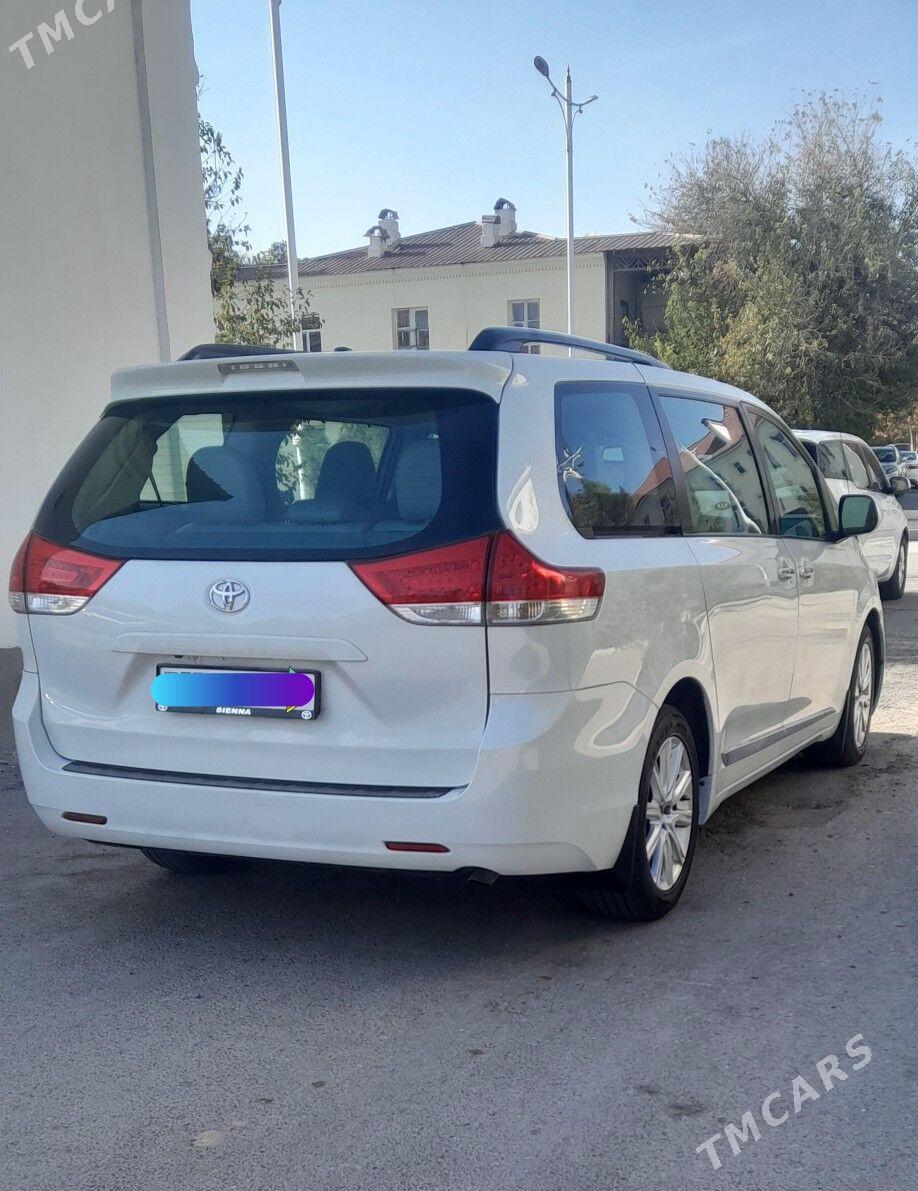 Toyota Sienna 2011 - 310 000 TMT - Хитровка - img 2